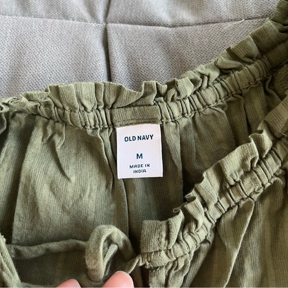 Old Navy top - Picture 6 of 6